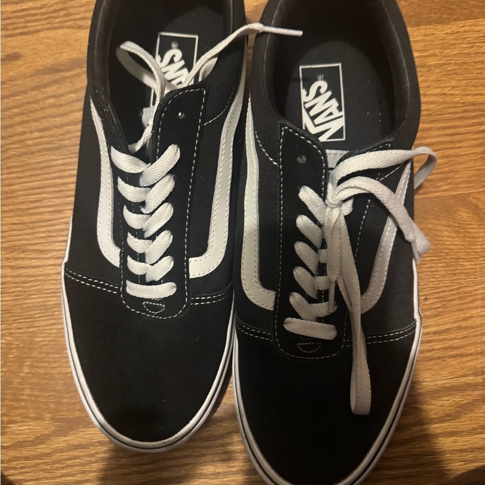 Vans Men's Classic Black and White Sneakers